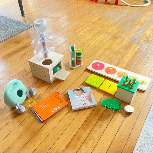 Lovevery The Babbler Play Kit - Picture 2 of 5